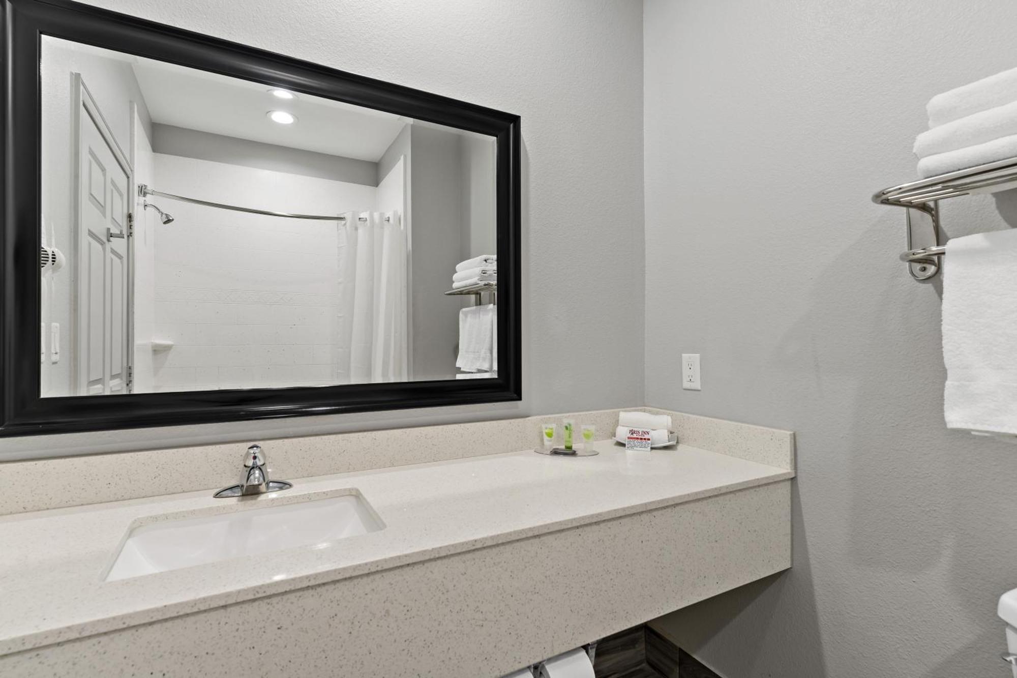 Paris Inn & Suites Екстериор снимка